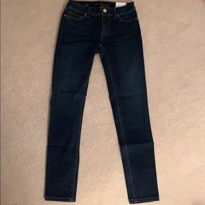 White House Black Market (WHBM) : crop jegging